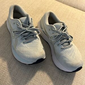 ASICS gel Kayano 29 size 8 light blue